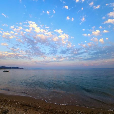 Pine Beach Holiday Home 2 Bedrooms 50 Meters To The Beach Kalyves Polygyrou ภายนอก รูปภาพ
