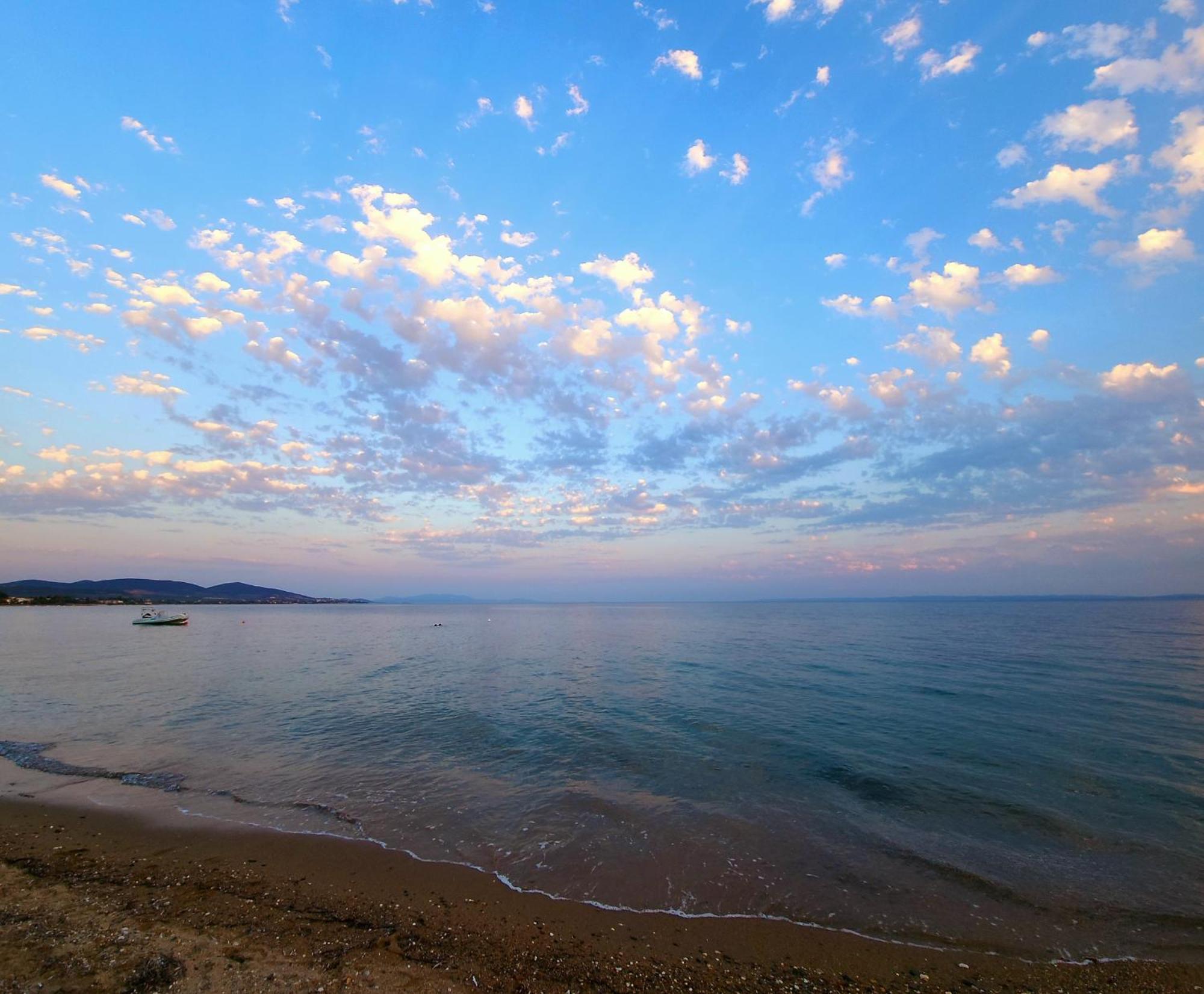 Pine Beach Holiday Home 2 Bedrooms 50 Meters To The Beach Kalyves Polygyrou ภายนอก รูปภาพ